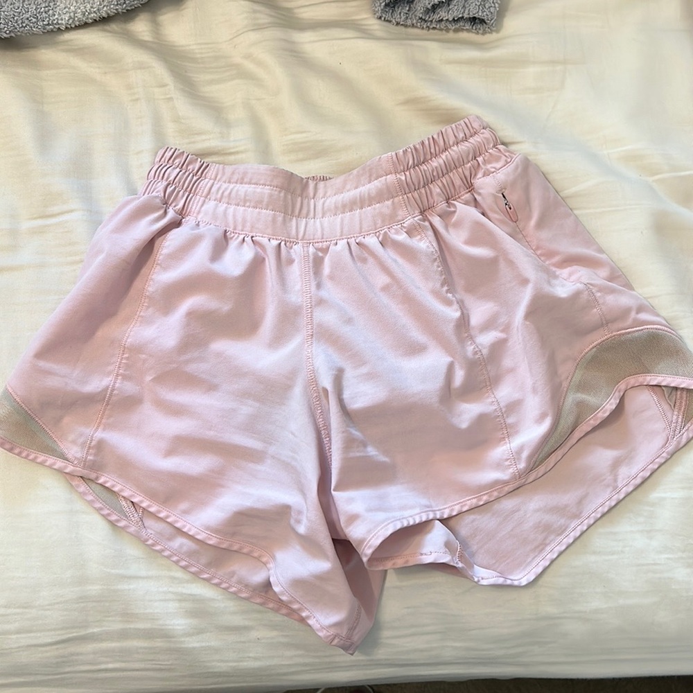 lululemon hotty hot strawberry milkshake size 2, 4 inch shorts